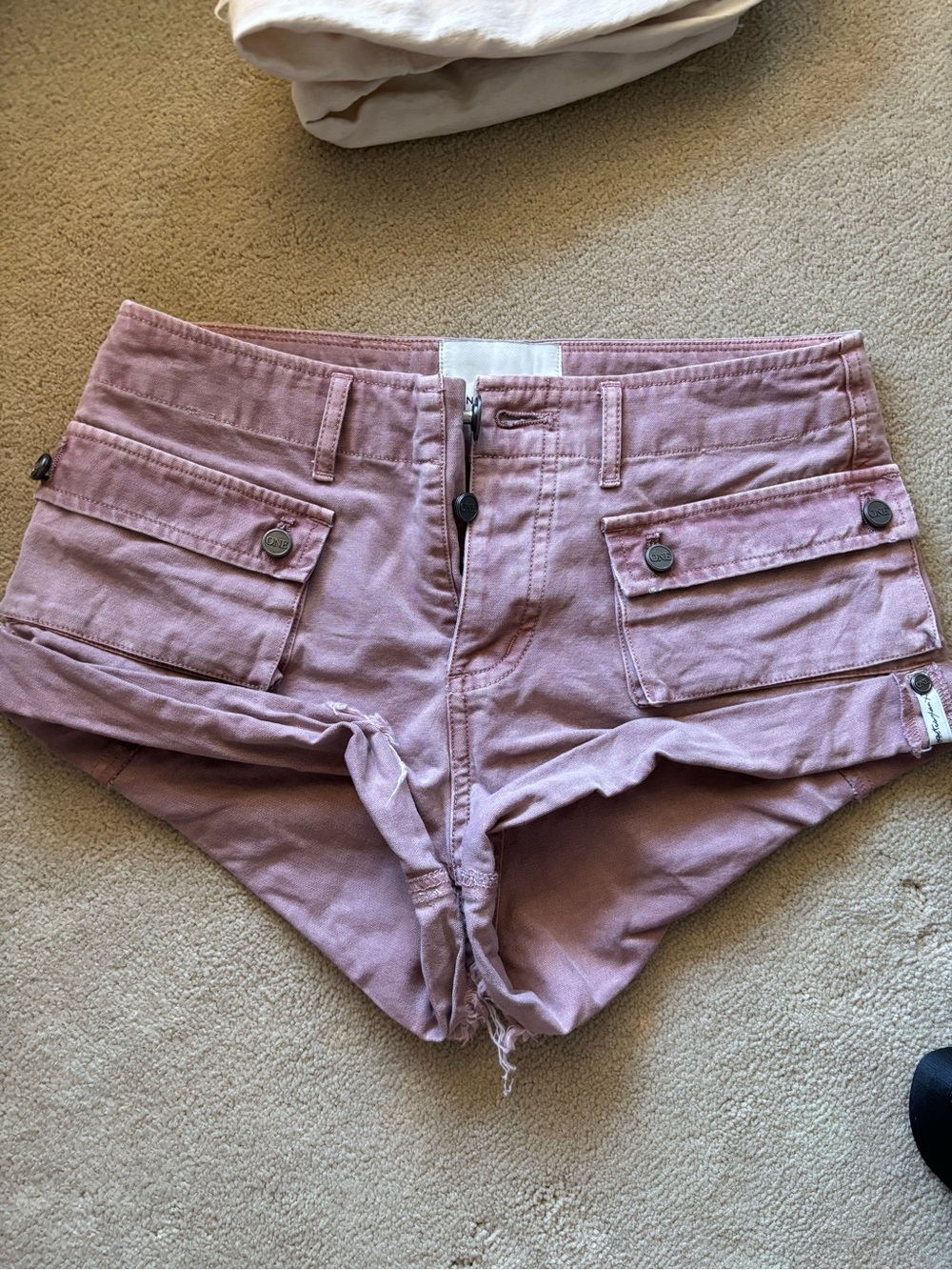 One Teaspoon Bandits Mauve Cargo Shorties size 23 like new